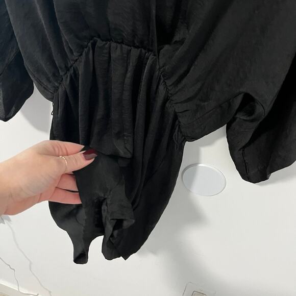 Lulus Ain’t It Grand Black Romper Size Small - Picture 4 of 8